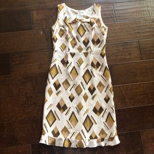 Sleeveless knee-length dress